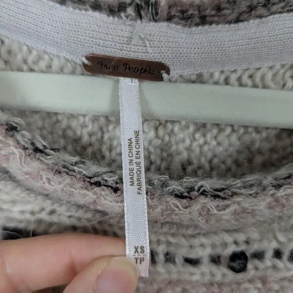 Free People | Cream Cable Knit Distressed Sweater Size Extra Small - Picture 4 of 14